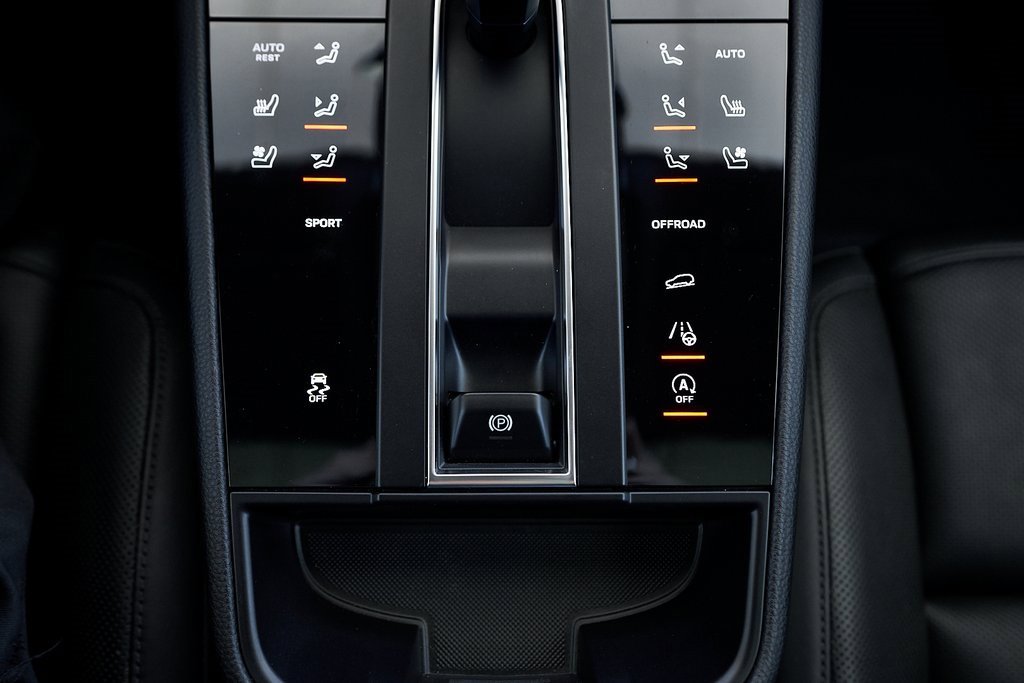 Used 2024 Porsche Macan image 51