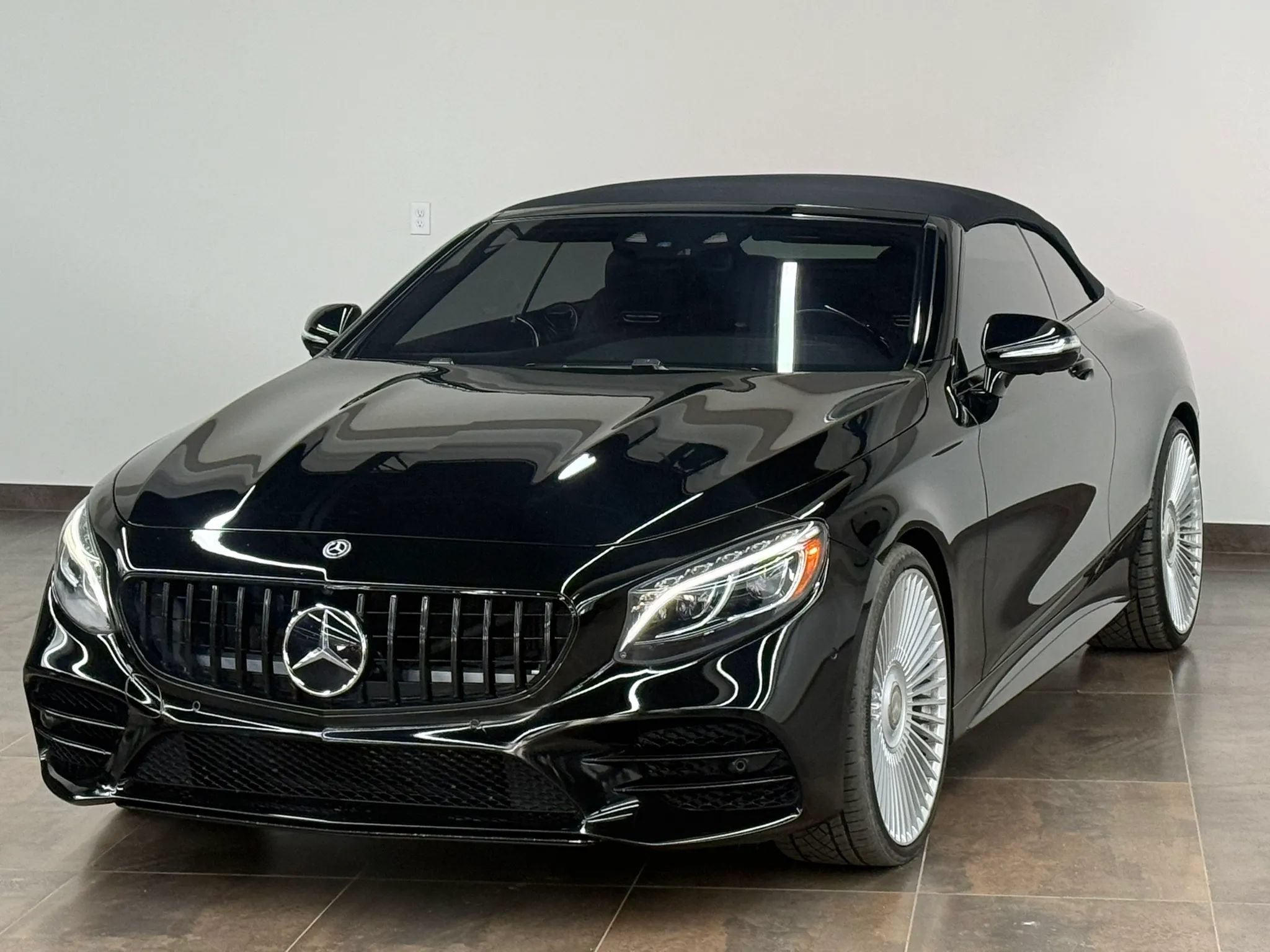 Used 2019 Mercedes-Benz S 560 Cabriolet image 3
