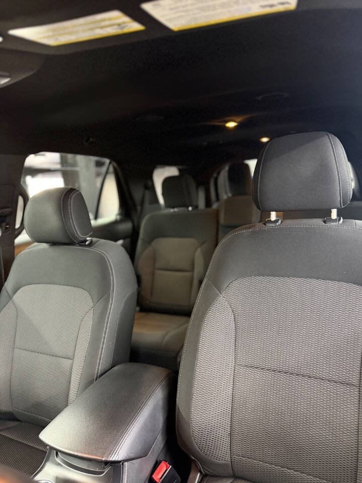 Used 2017 Ford Explorer XLT w/ Equipment Group 201A AWD/4WD image 11