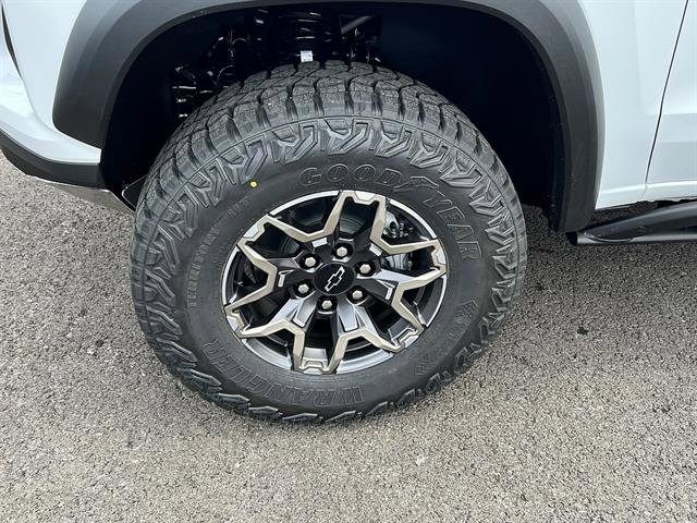 New 2026 Chevrolet Colorado ZR2 w/ Technology Package AWD/4WD image 10