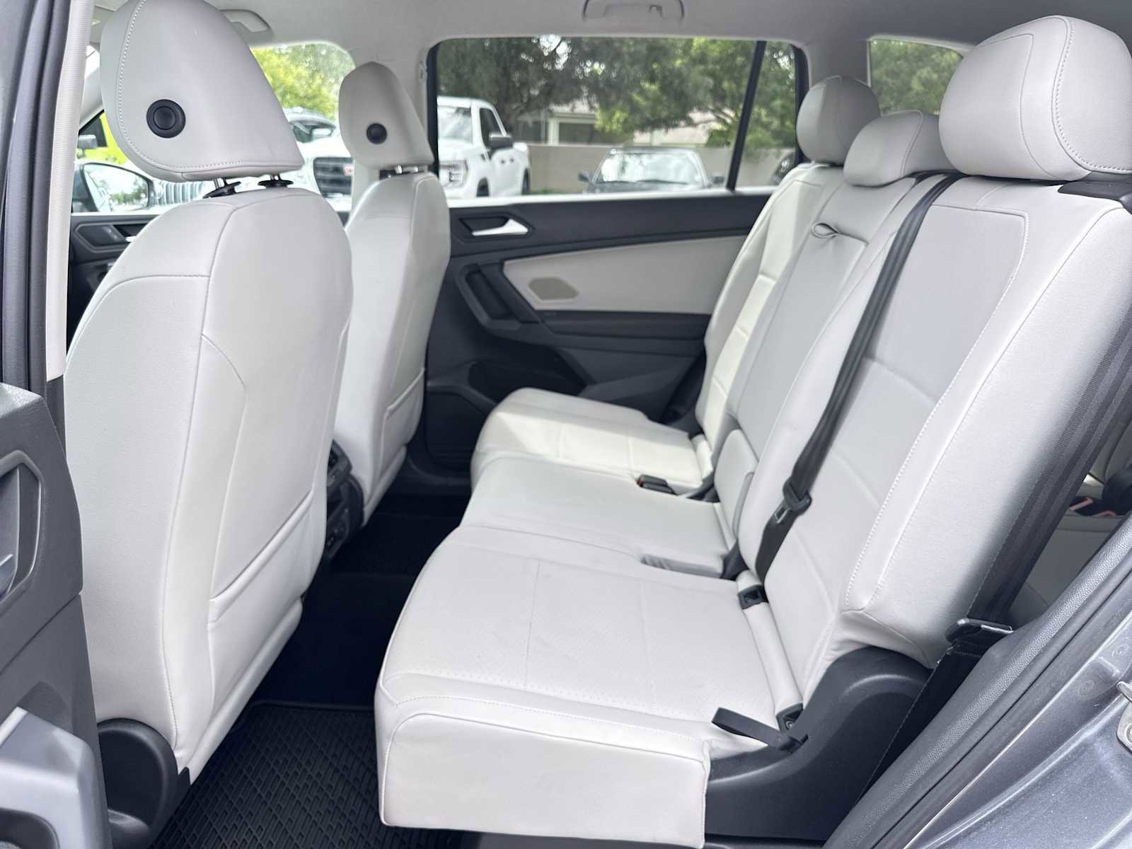 Used 2019 Volkswagen Tiguan SE FWD image 17