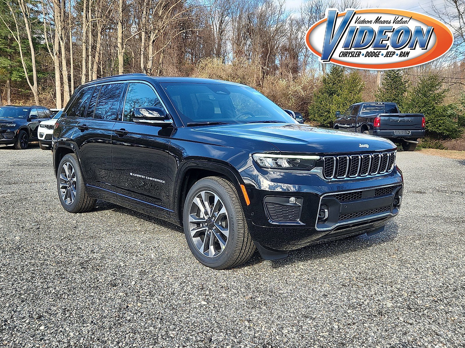 New 2025 Jeep Grand Cherokee Overland w/ Trailer Tow Package