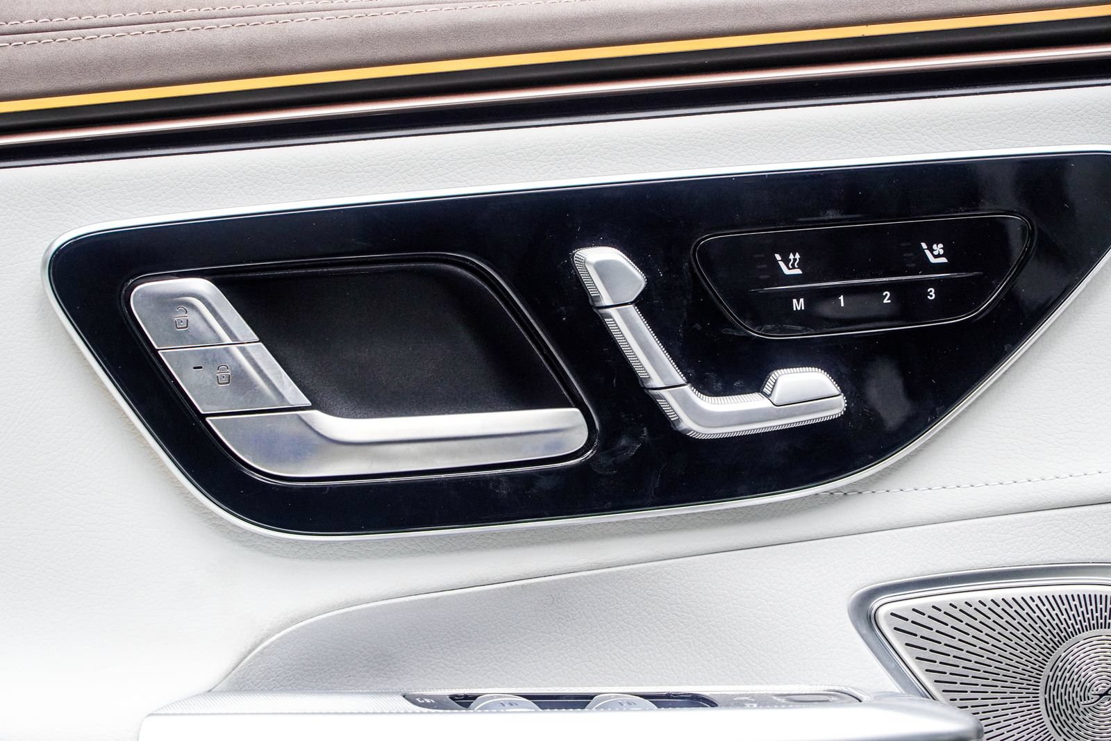 Used 2025 Mercedes-Benz EQE 500 4MATIC Sedan image 33