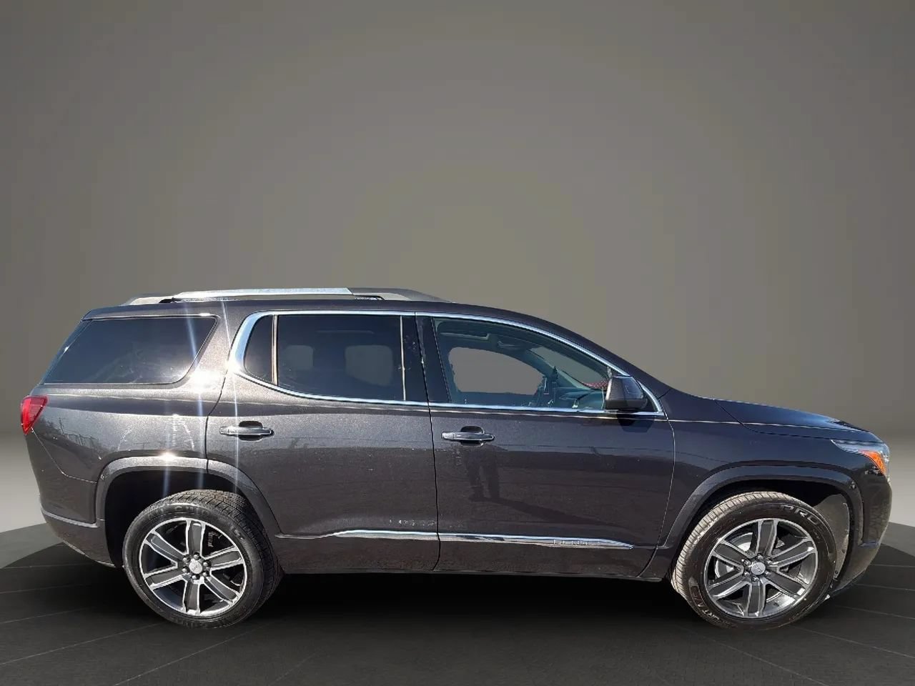 Used 2017 GMC Acadia Denali AWD/4WD image 4