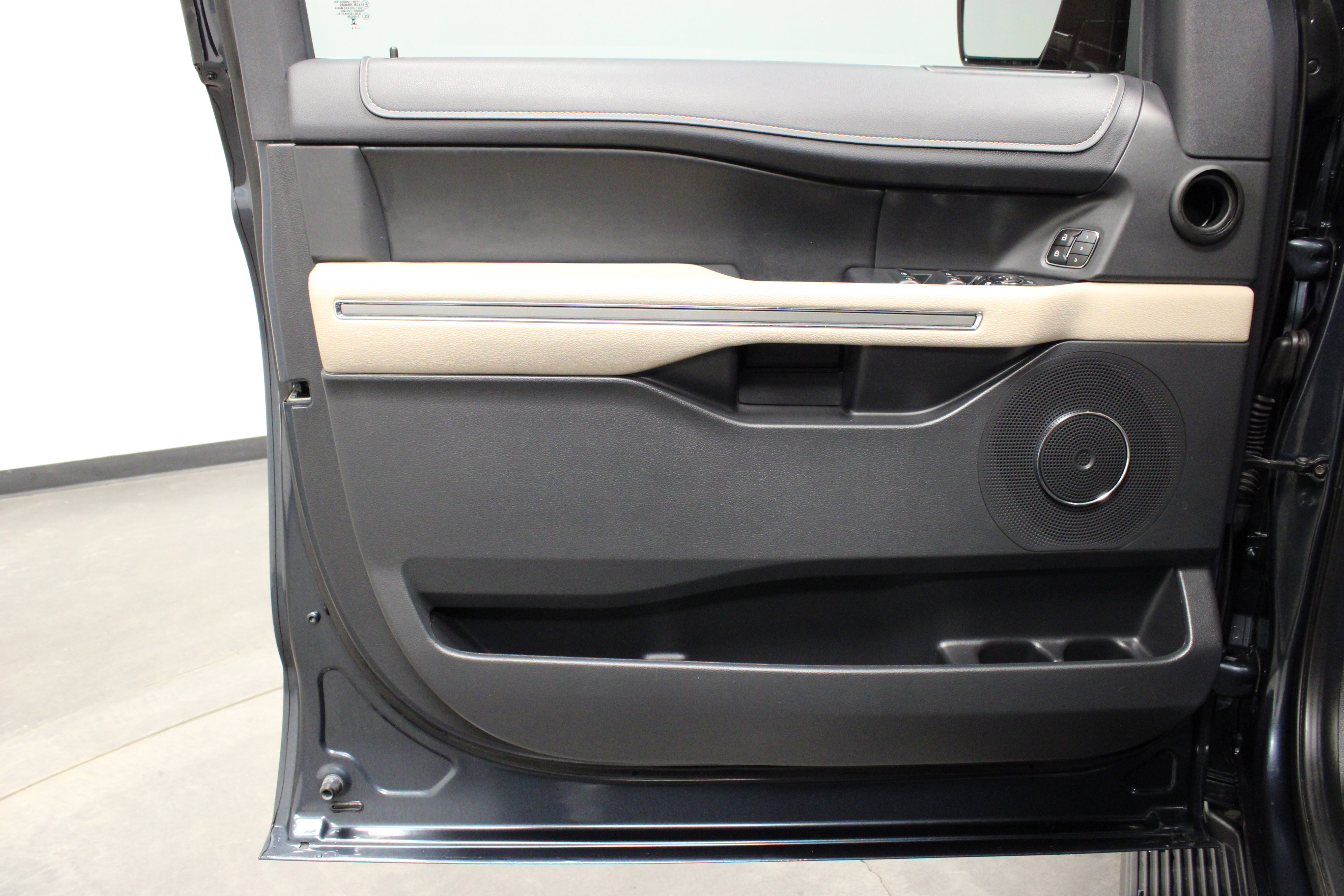 Used 2024 Ford Expedition XLT image 20