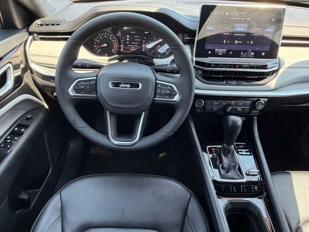 Used 2025 Jeep Compass Limited image 16