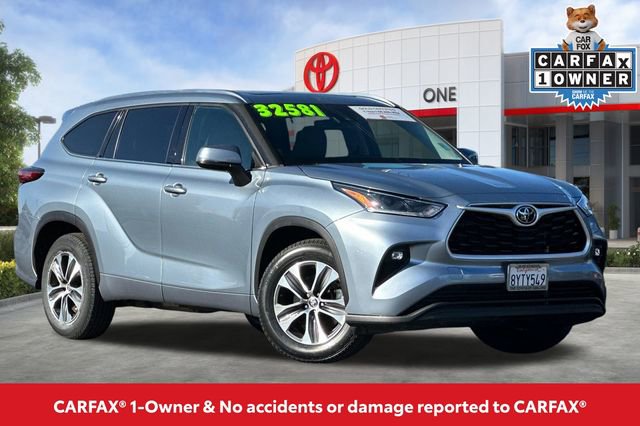 Certified 2021 Toyota Highlander XLE image 2