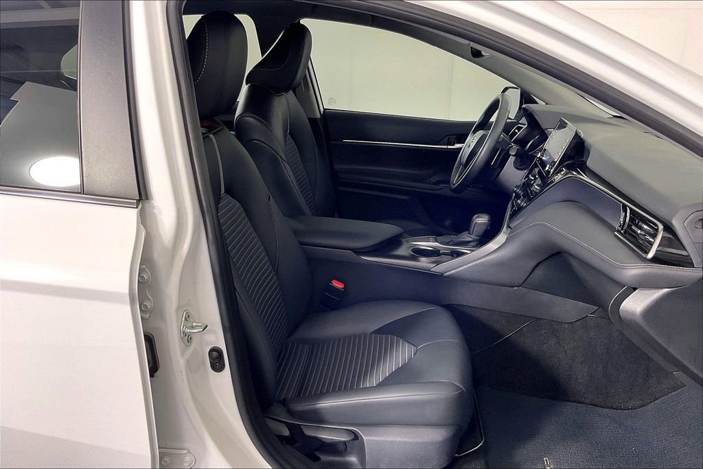 Used 2024 Toyota Camry SE w/ Convenience Package FWD image 9