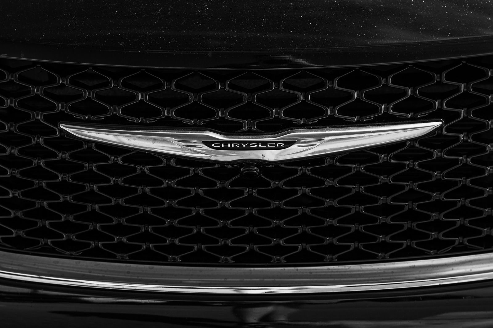 Used 2025 Chrysler Pacifica Select image 2