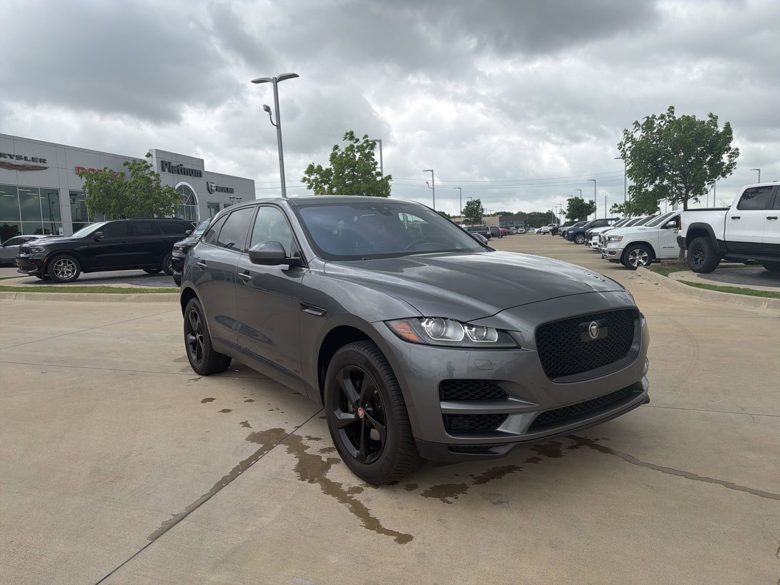 Used 2019 Jaguar F-PACE Premium image 7