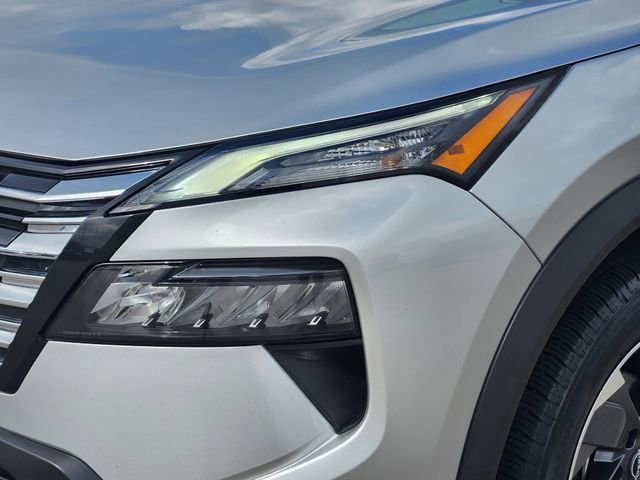 Used 2025 Nissan Rogue SV image 9