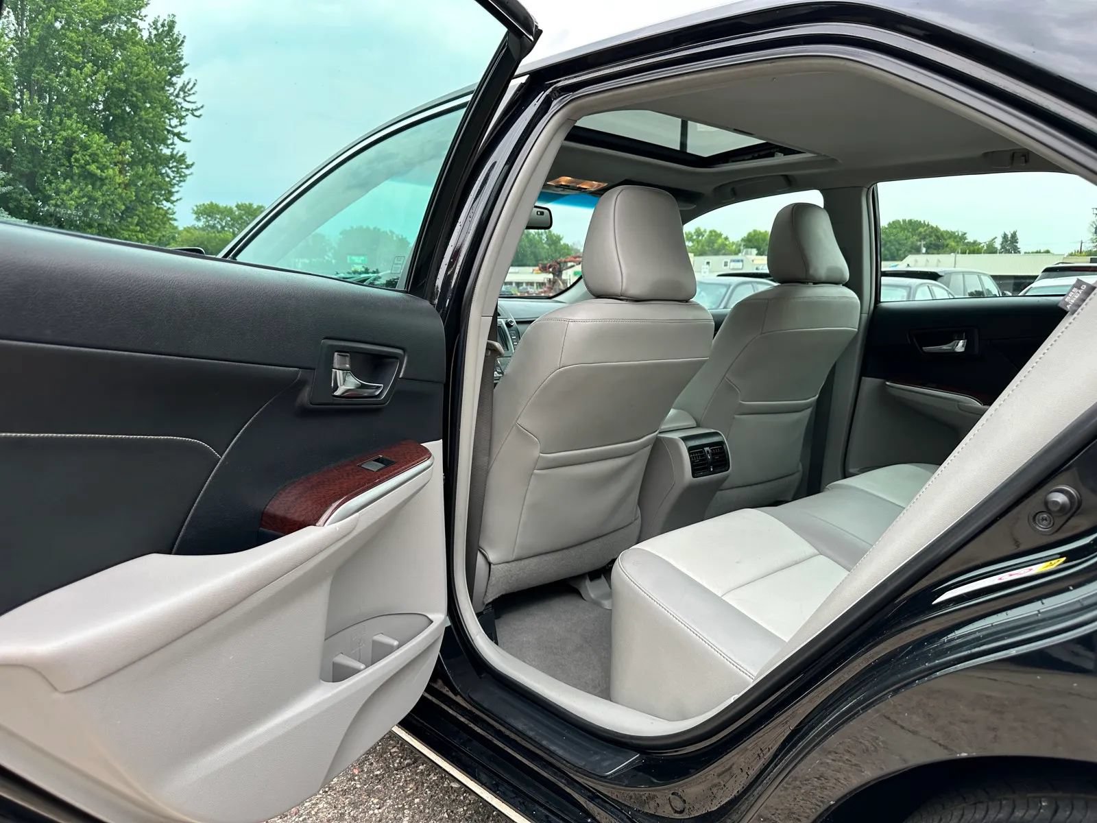 Used 2013 Toyota Camry XLE w/ Leather Pkg FWD image 14