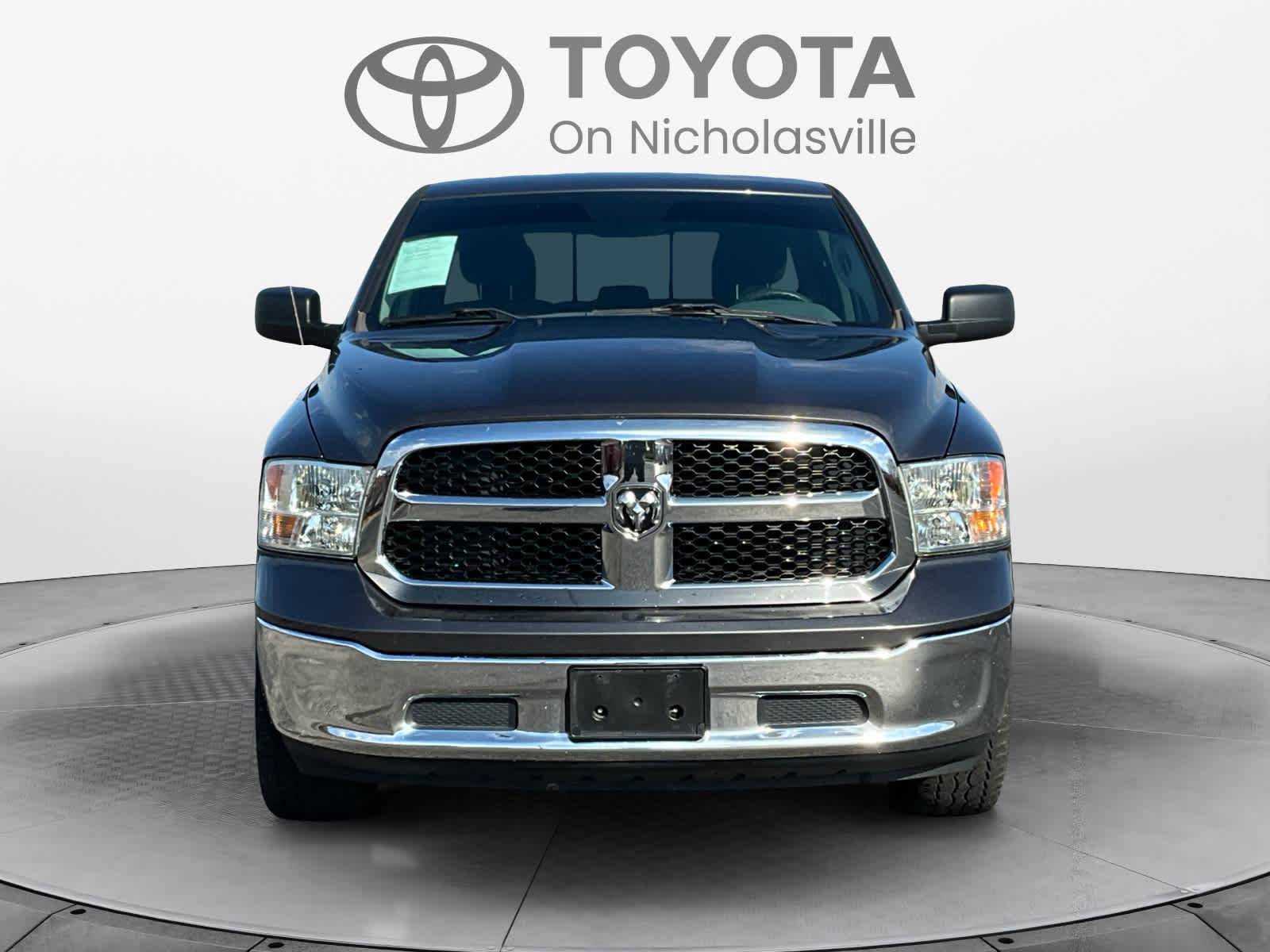 Used 2018 RAM 1500 Classic SLT image 9