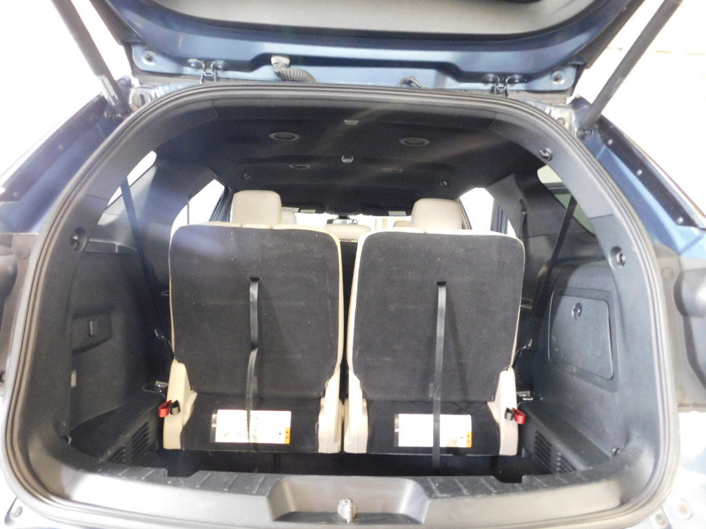 Used 2018 Ford Explorer XLT w/ Equipment Group 202A image 12