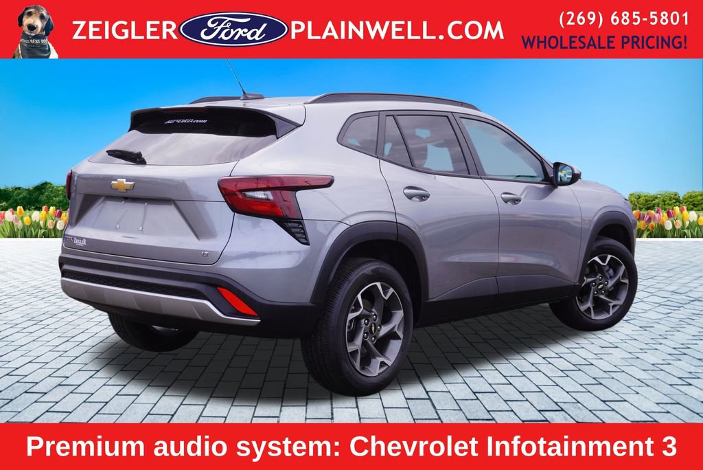 Used 2025 Chevrolet Trax LT w/ LT Convenience Package image 5