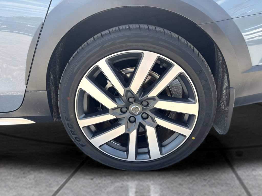 Used 2023 Volvo V90 B6 Cross Country Ultimate AWD/4WD image 25
