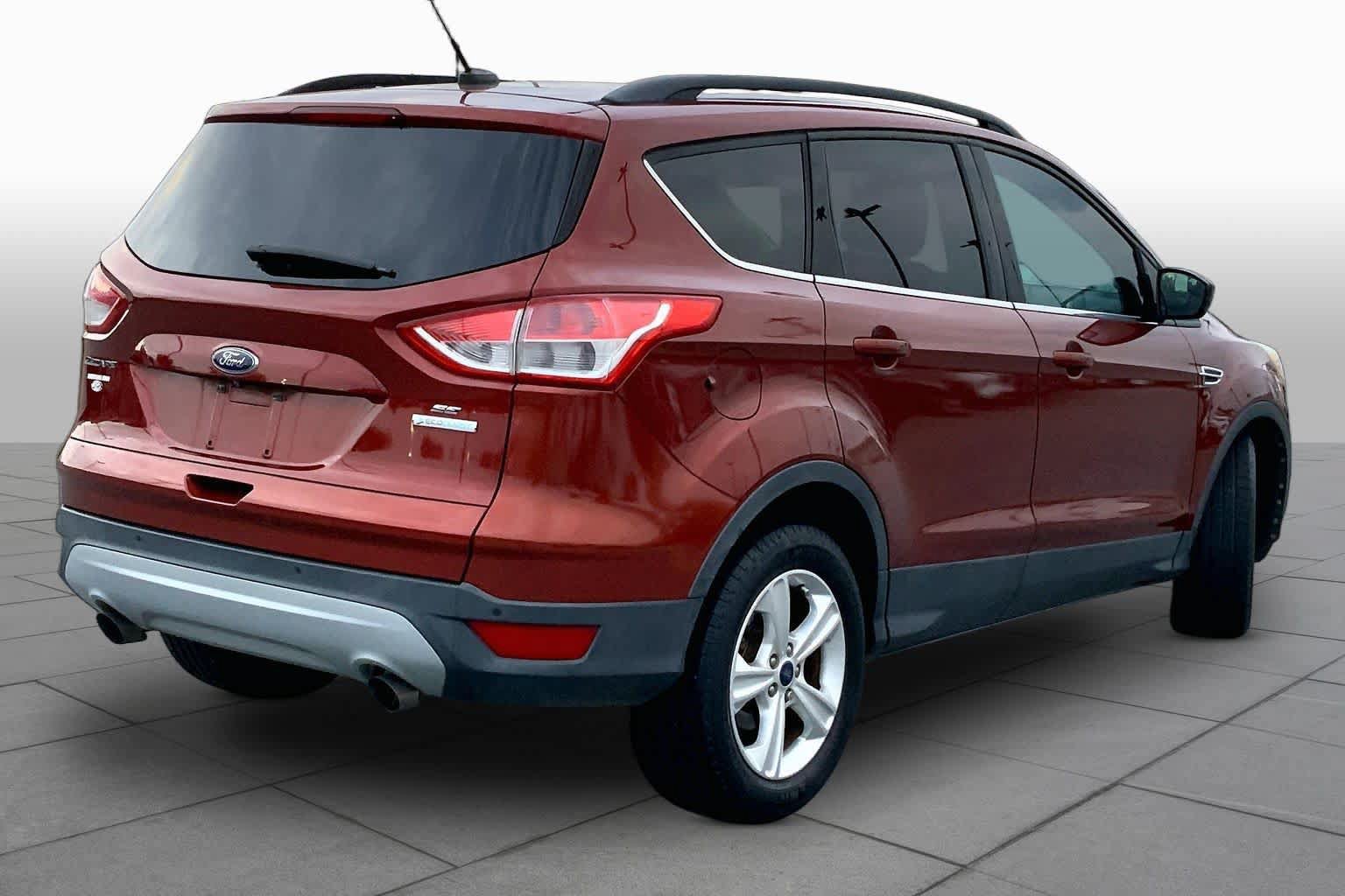 Used 2016 Ford Escape SE w/ Equipment Group 201A FWD image 12