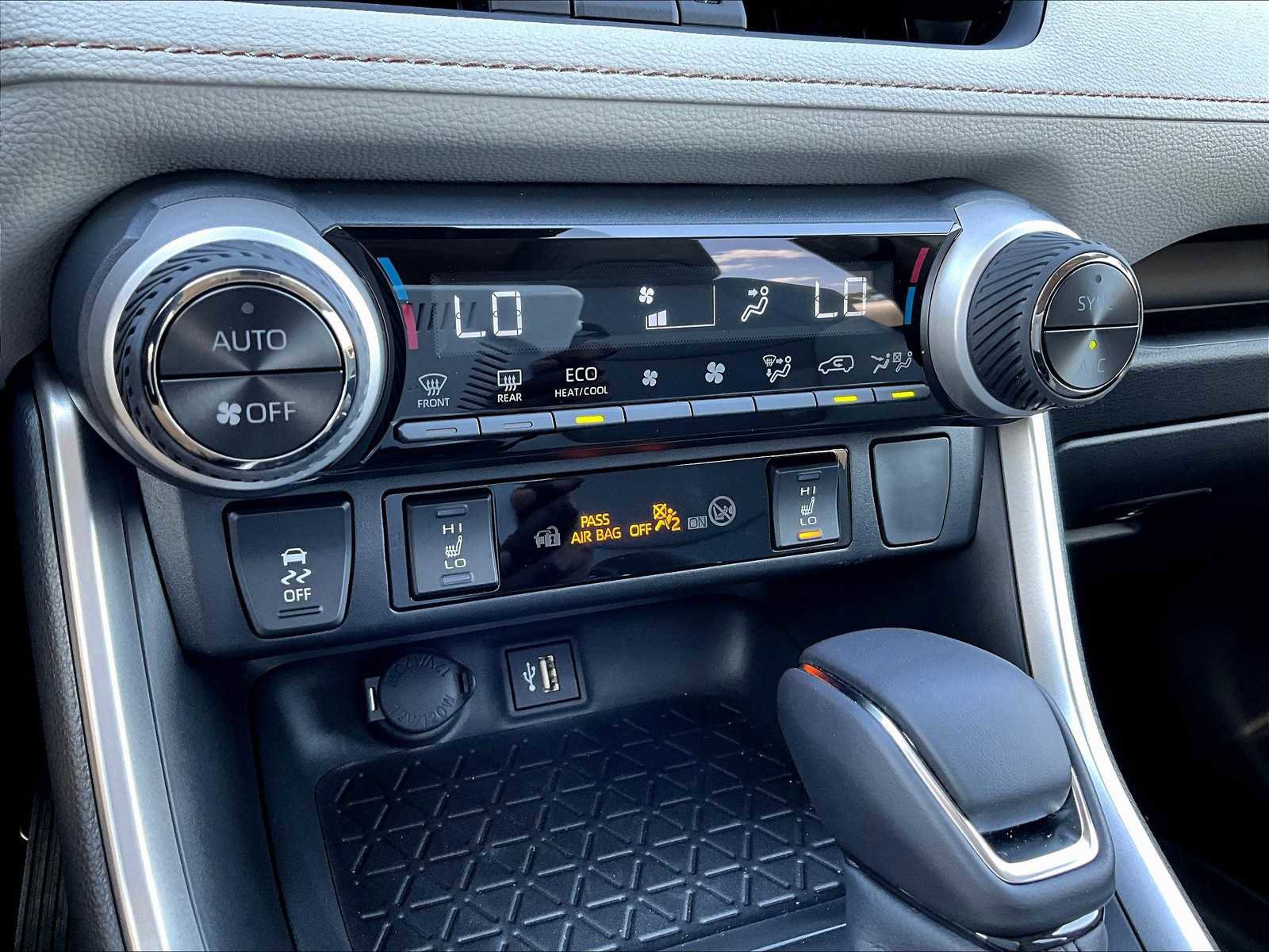 Used 2025 Toyota RAV4 XLE Premium image 26