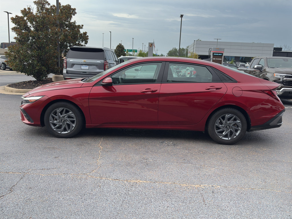 Used 2024 Hyundai Elantra SEL FWD image 8
