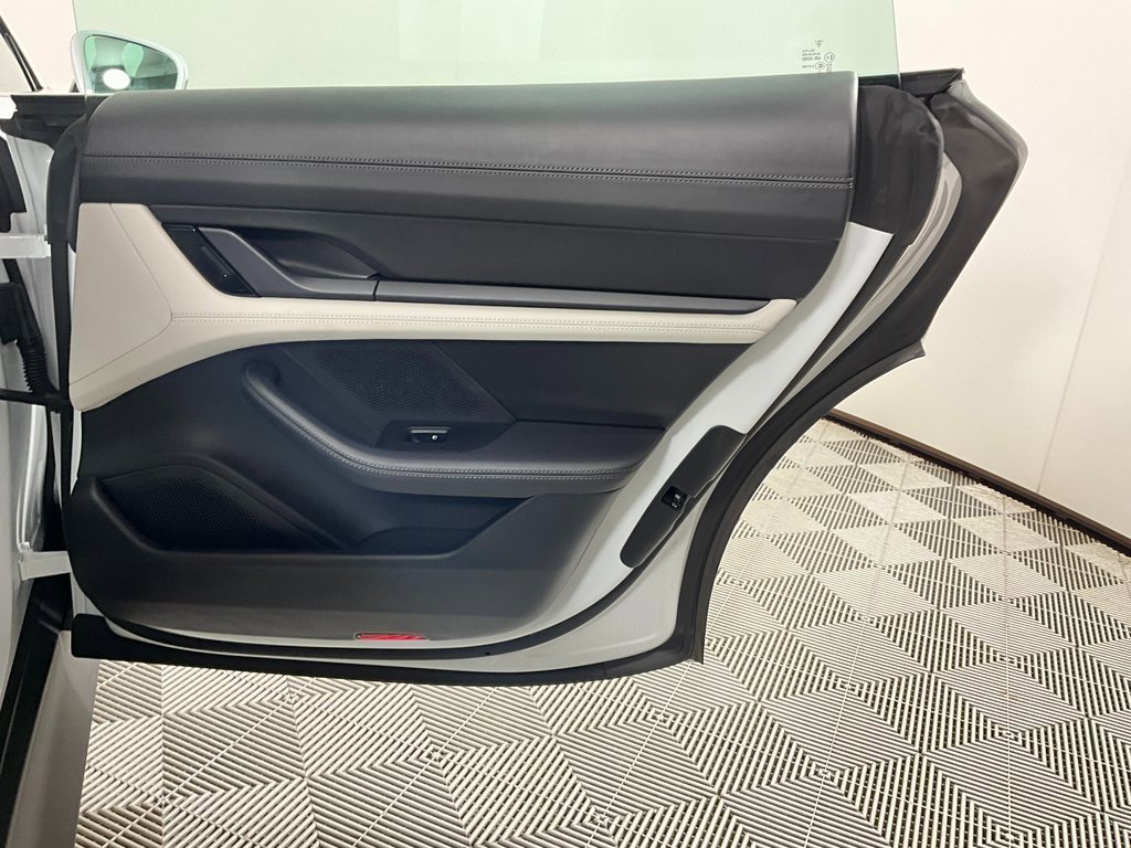 Used 2020 Porsche Taycan 4S image 24