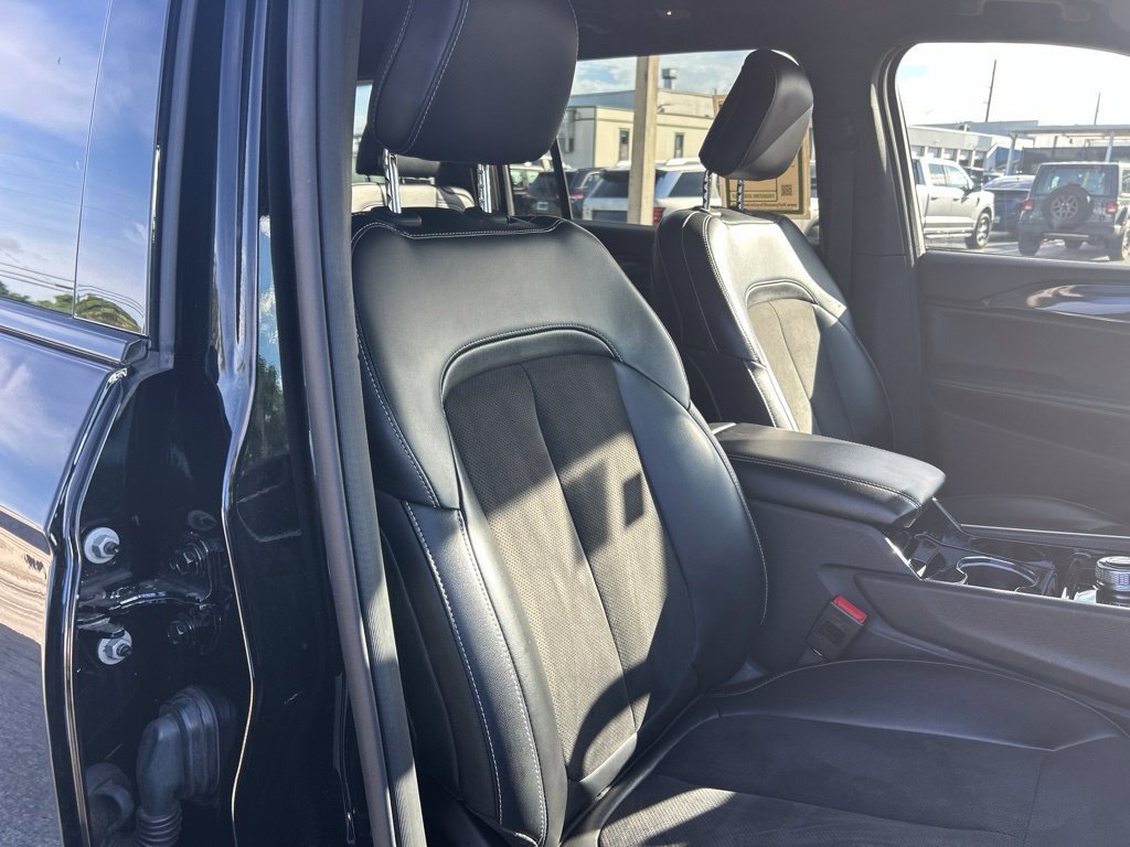Used 2023 Jeep Grand Cherokee L Laredo AWD/4WD image 21