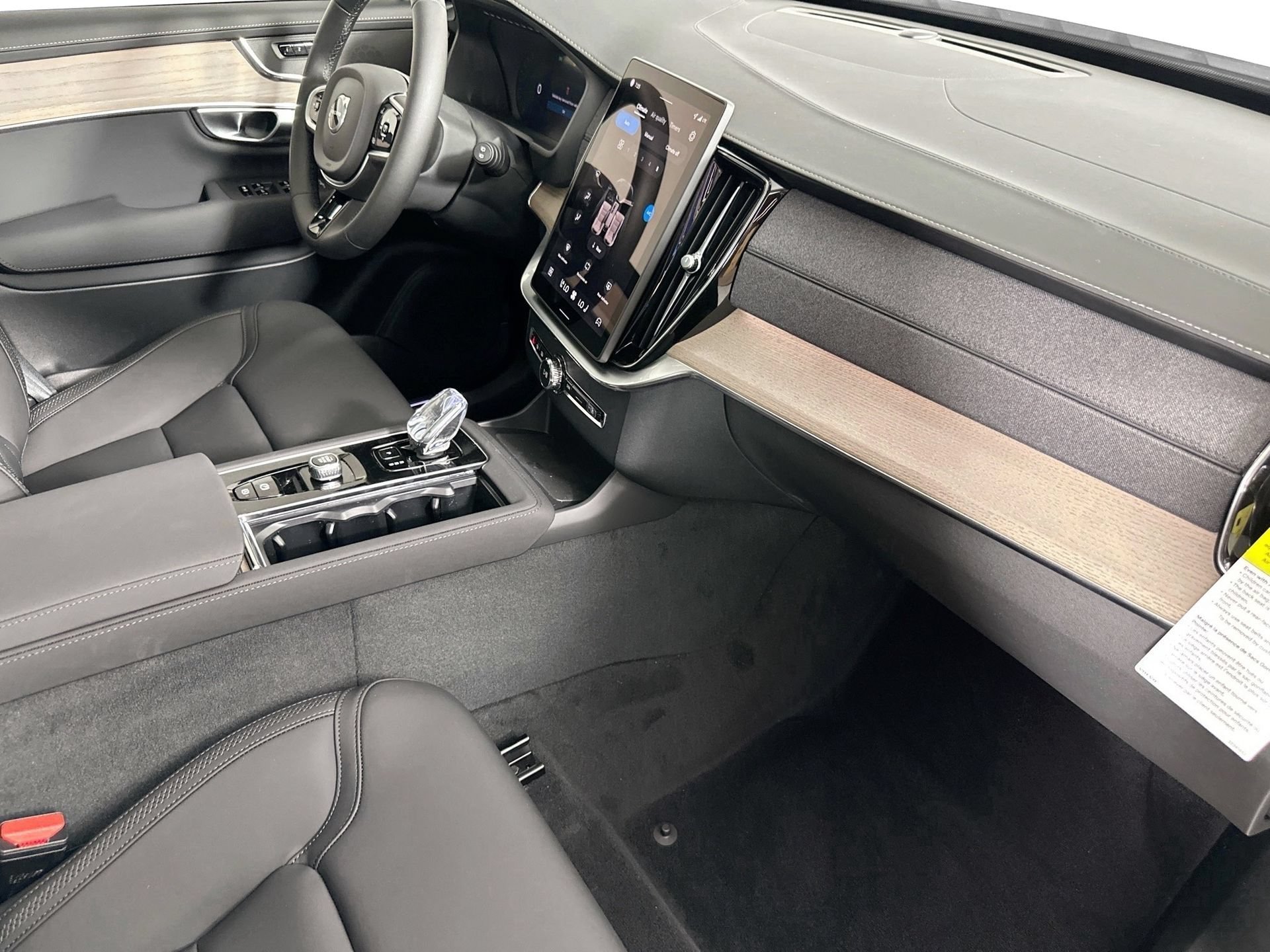New 2026 Volvo XC90 B5 Plus w/ Protection Package Premier AWD/4WD image 31