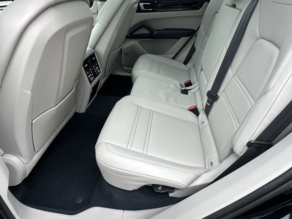 Used 2022 Porsche Cayenne S image 25