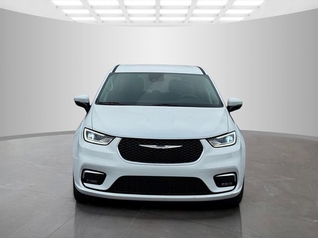 Certified 2023 Chrysler Pacifica Touring-L image 2