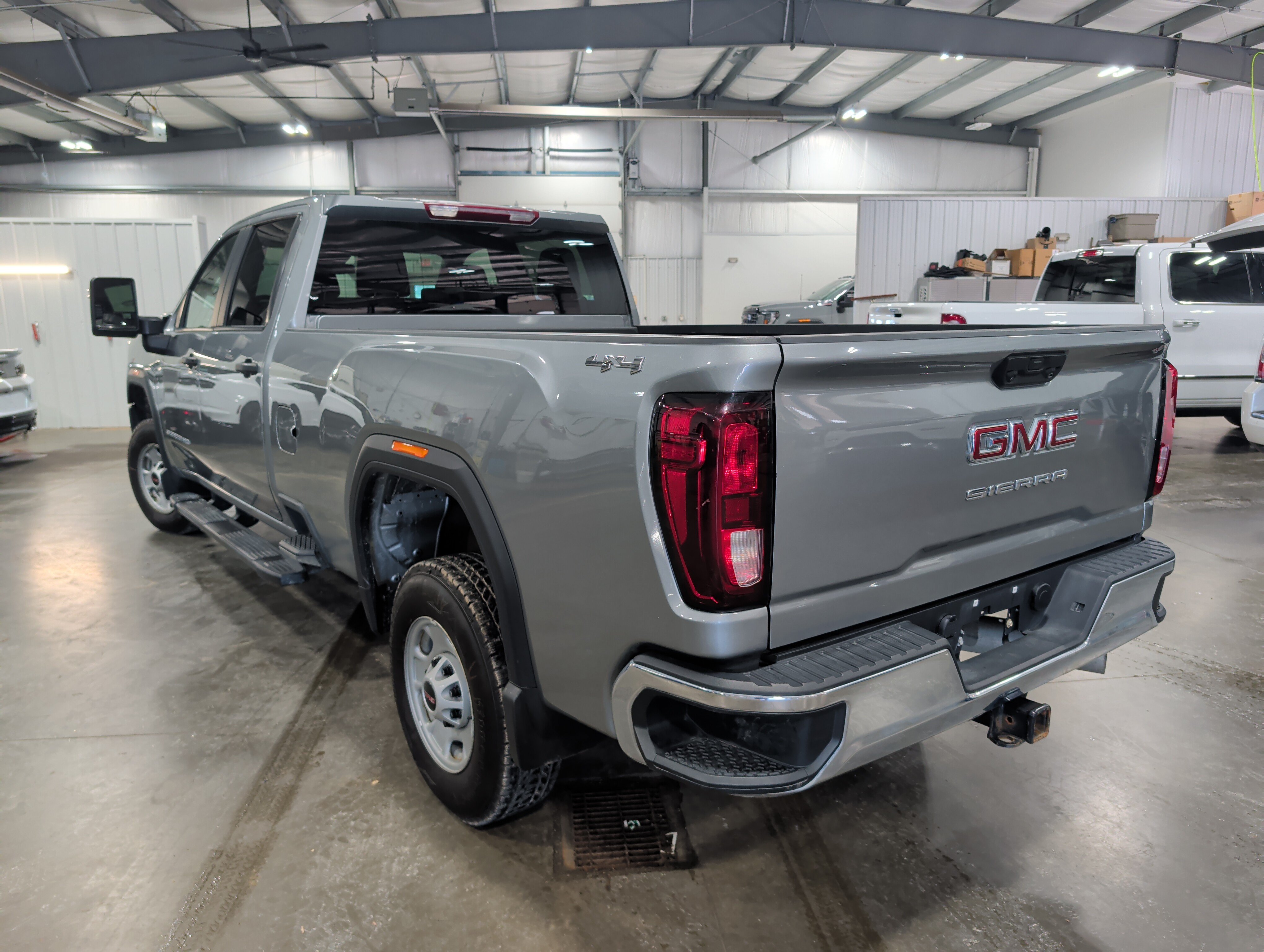 Used 2024 GMC Sierra 2500 Pro AWD/4WD image 4