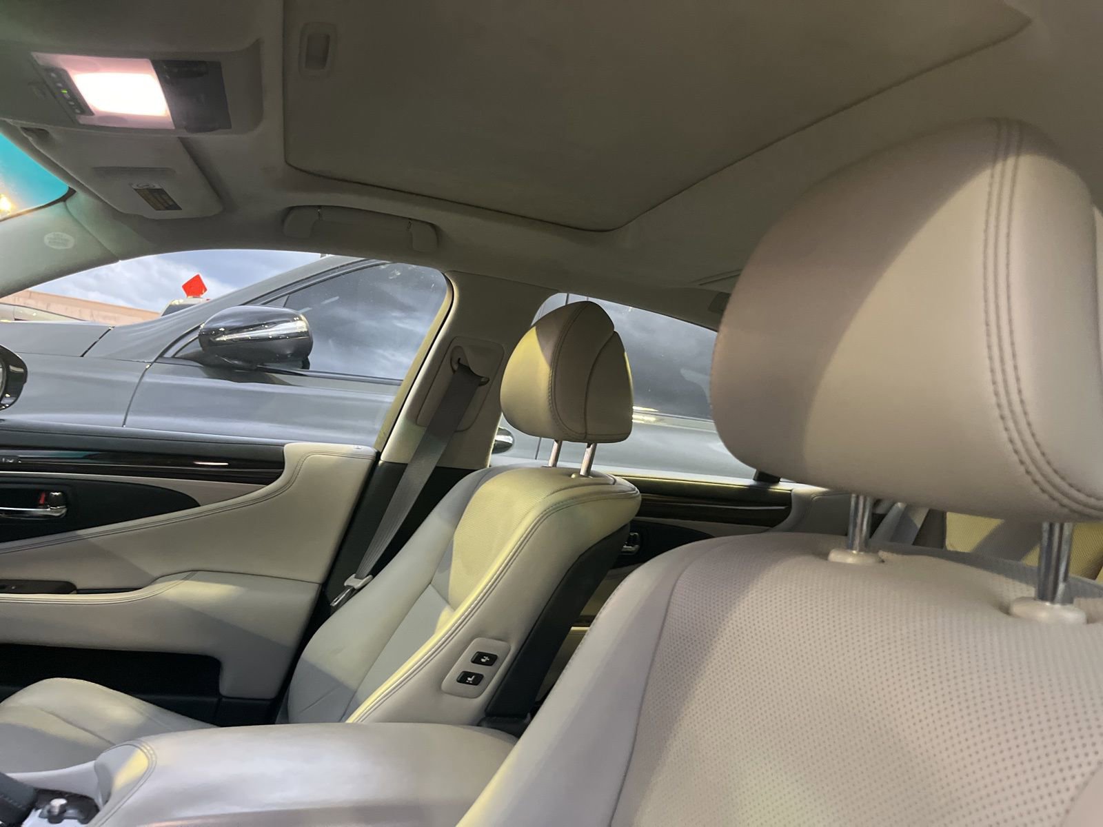 Used 2017 Lexus LS 460 w/ Comfort Package image 5