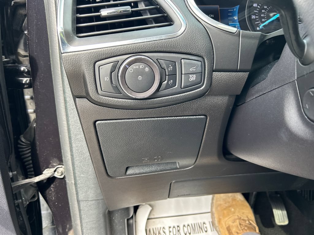 Used 2019 Ford Edge Titanium w/ Equipment Group 301A AWD/4WD image 29