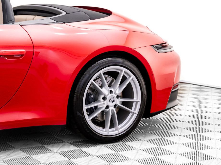 Certified 2025 Porsche 911 Carrera image 32