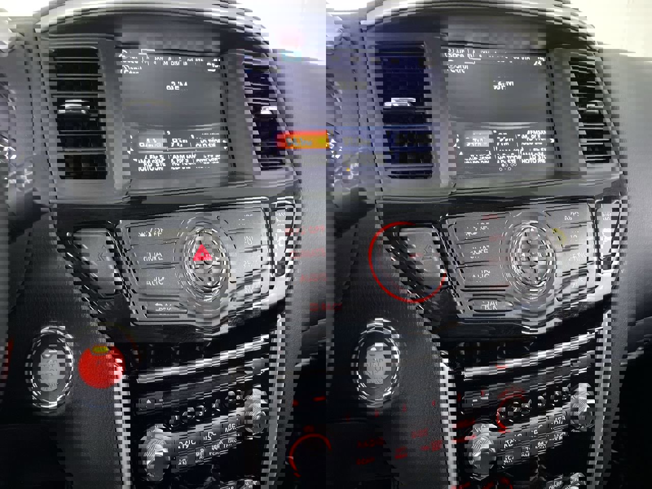 Used 2019 Nissan Pathfinder SV image 15