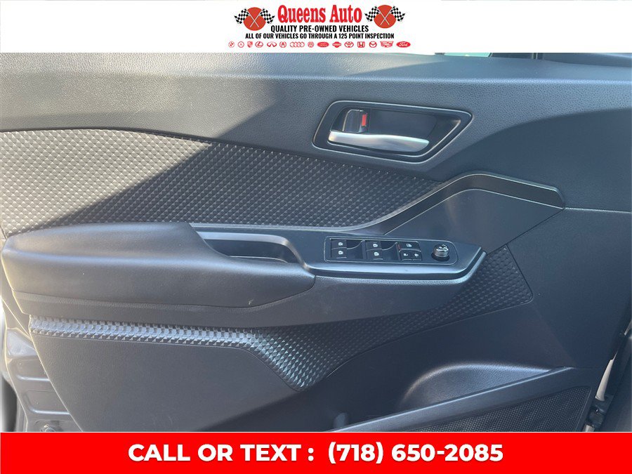 Used 2019 Toyota C-HR LE FWD image 21