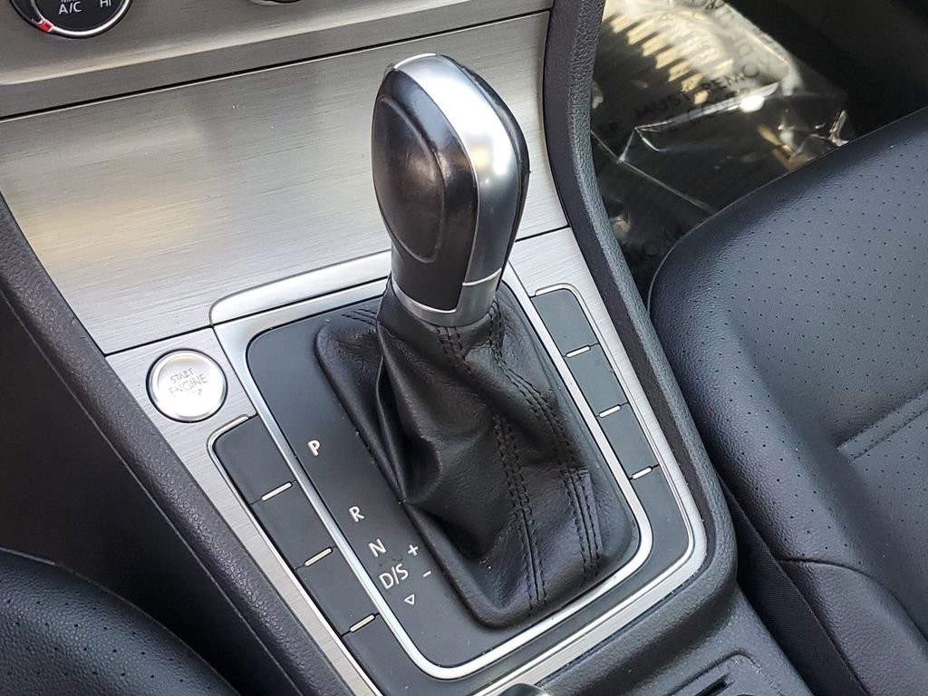 Used 2017 Volkswagen Golf S image 26