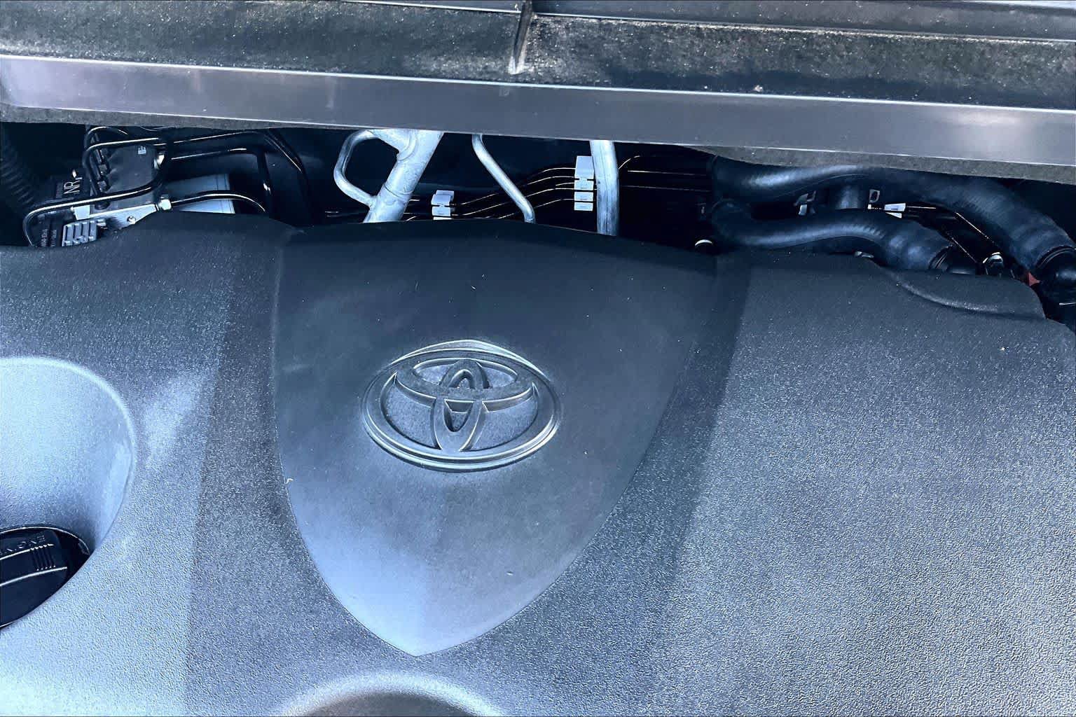Used 2025 Toyota Sienna Limited AWD/4WD image 32