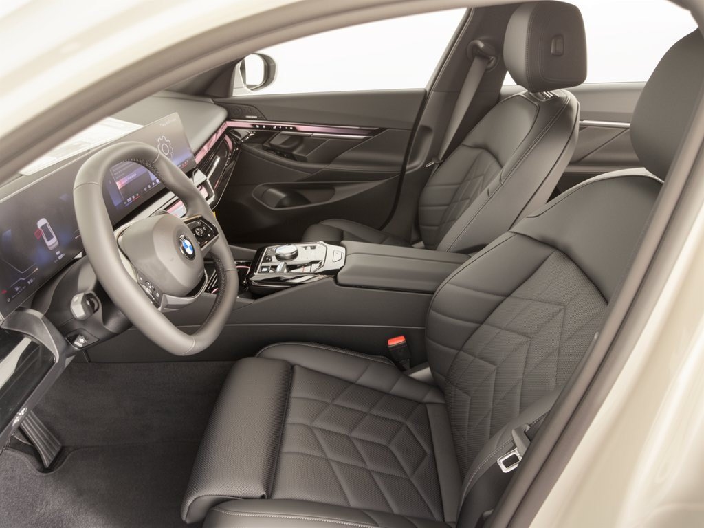 New 2027 BMW 540i xDrive w/ Premium Package AWD/4WD image 5
