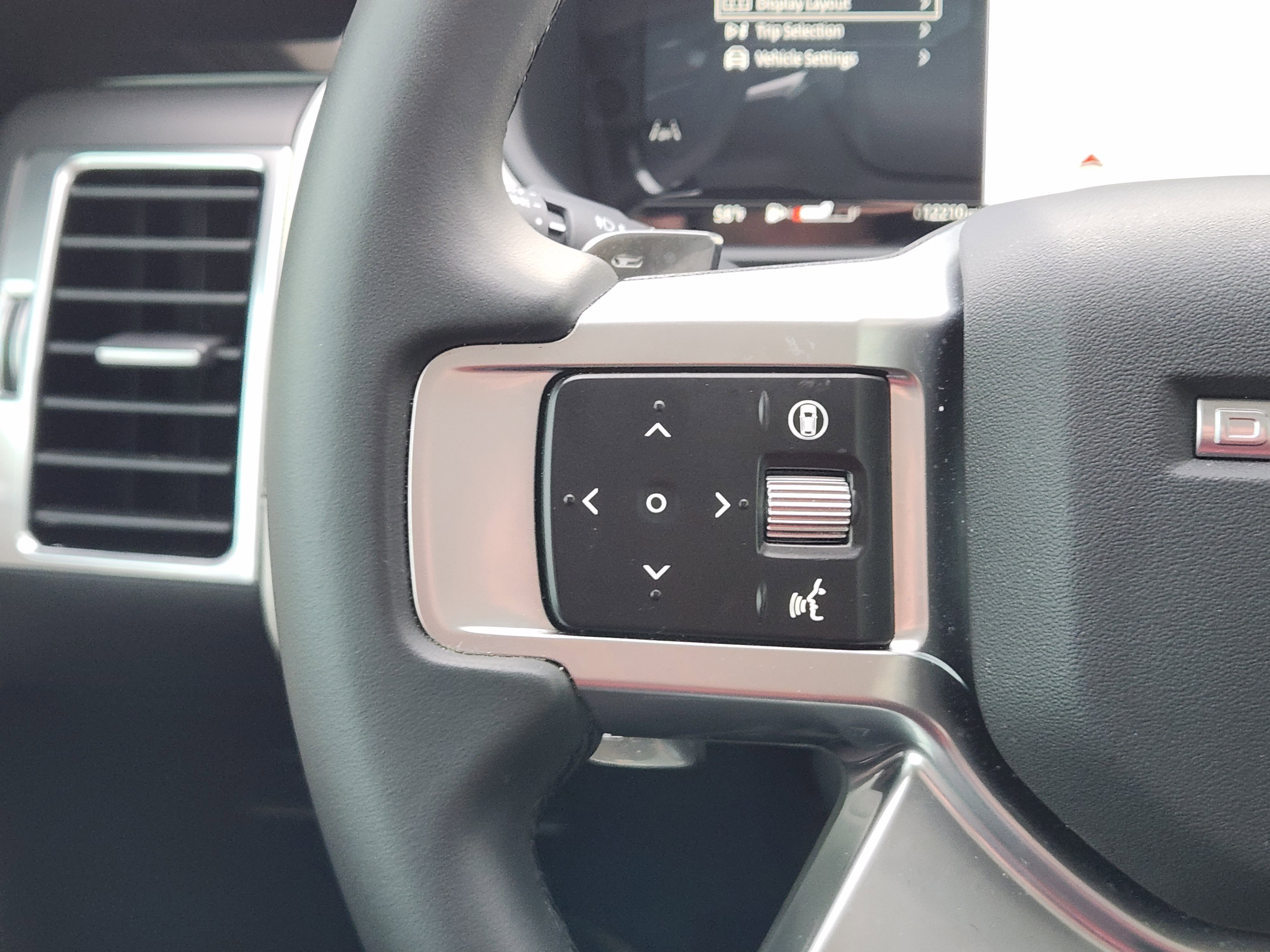 Certified 2025 Land Rover Discovery S image 31