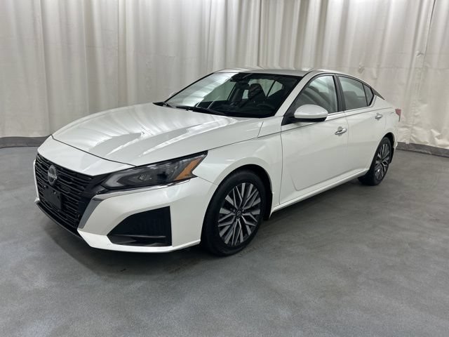 Used 2023 Nissan Altima 2.5 SV FWD image 2