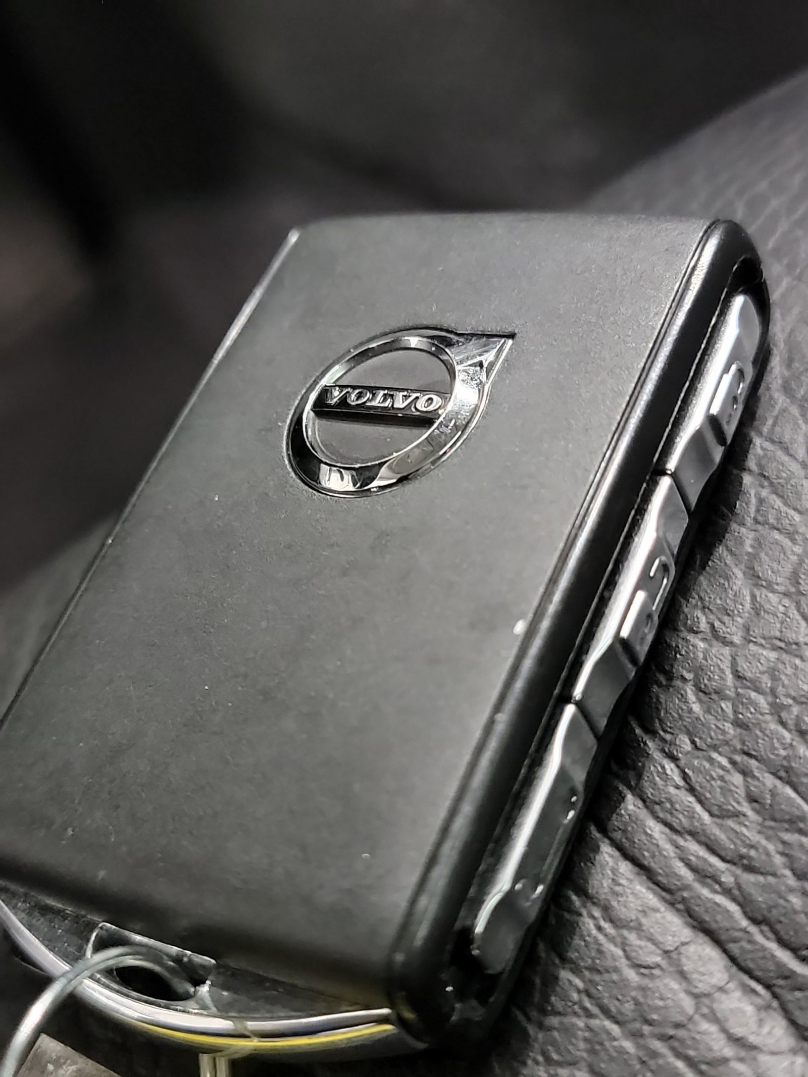 Used 2023 Volvo XC60 B5 Plus image 32