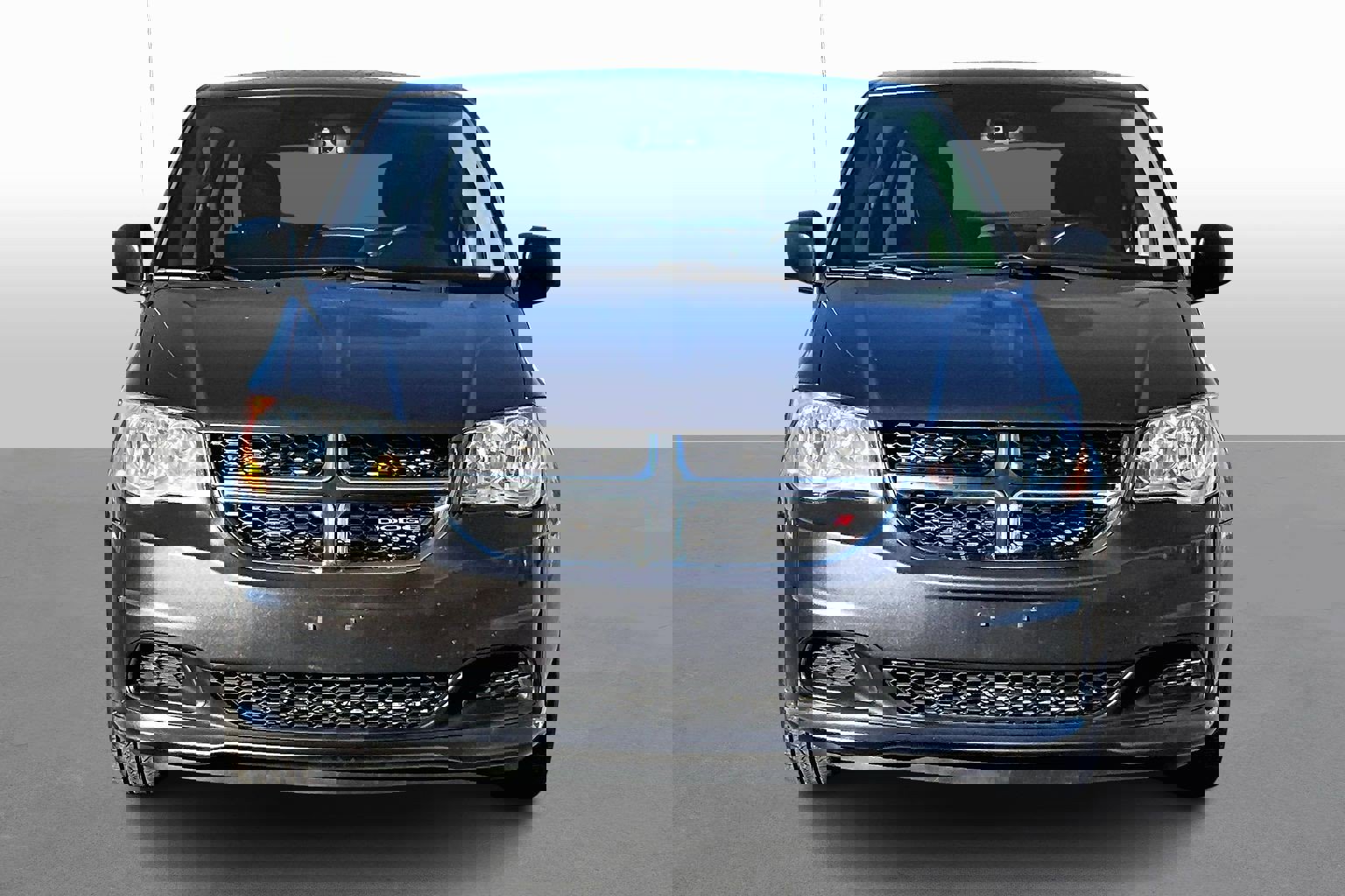 Used 2018 Dodge Grand Caravan SE w/ UConnect Hands-Free Group image 3