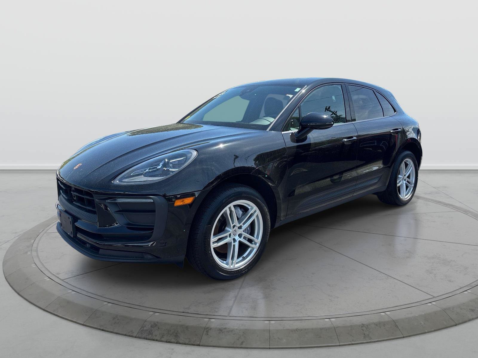 Used 2024 Porsche Macan AWD/4WD image 1