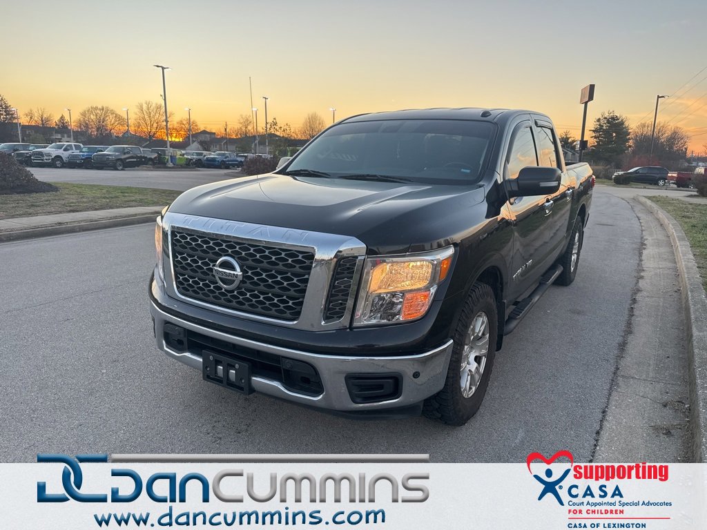 Used 2018 Nissan Titan SV w/ SV Convenience Package image 1