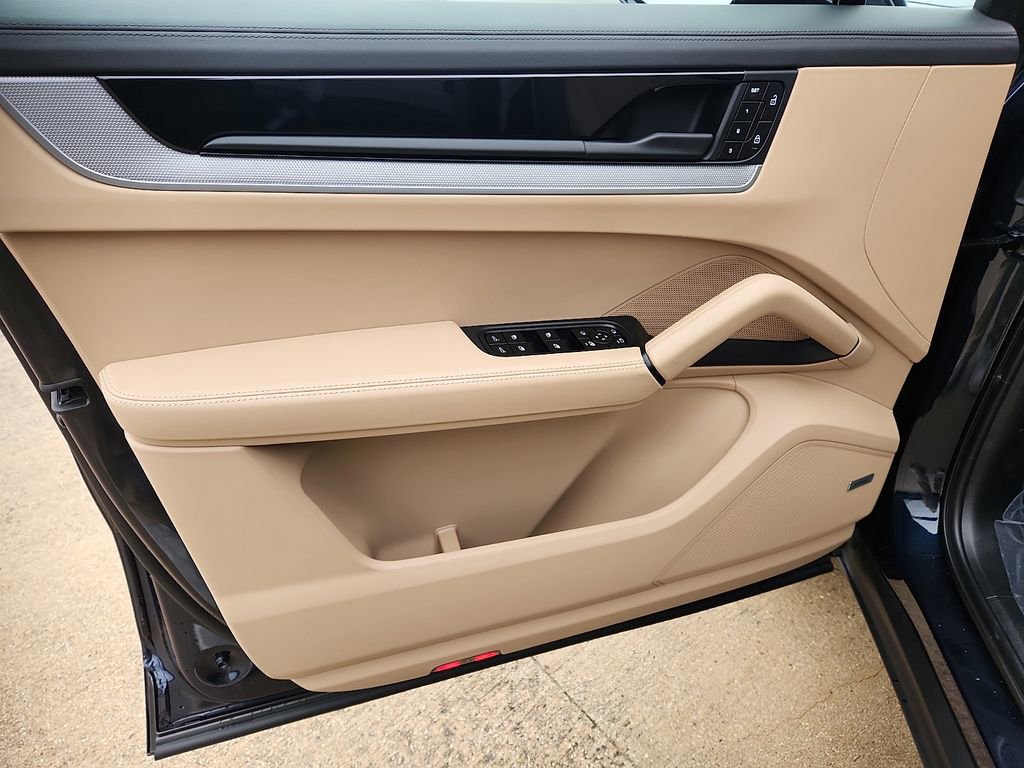 Certified 2024 Porsche Cayenne S image 11