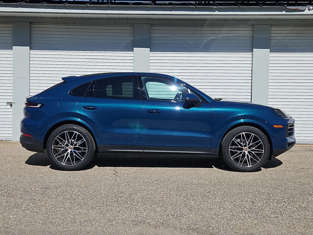 Used 2024 Porsche Cayenne Coupe AWD/4WD image 8