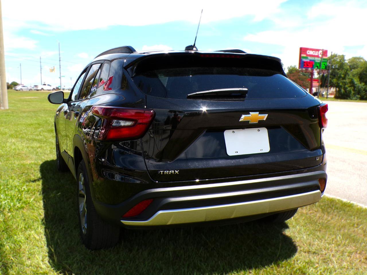 Used 2025 Chevrolet Trax LT w/ LT Convenience Package FWD image 5