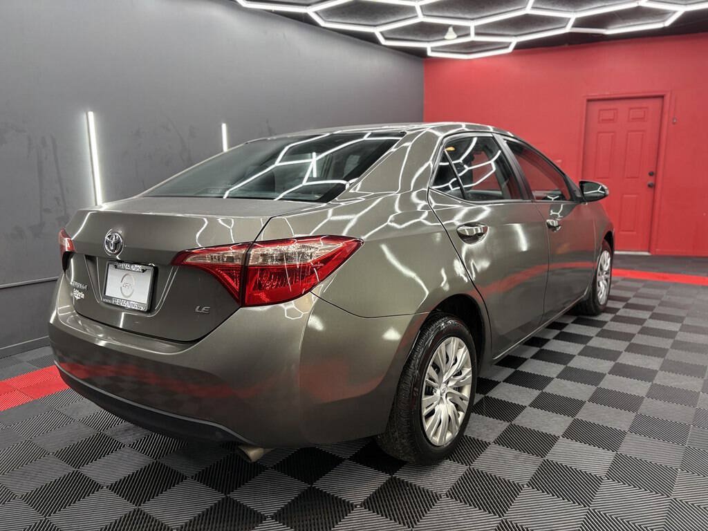Used 2017 Toyota Corolla LE FWD image 4