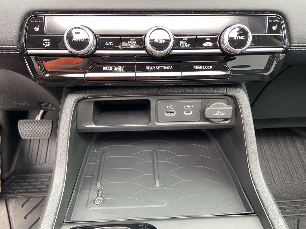 Used 2025 Honda Pilot Touring image 26