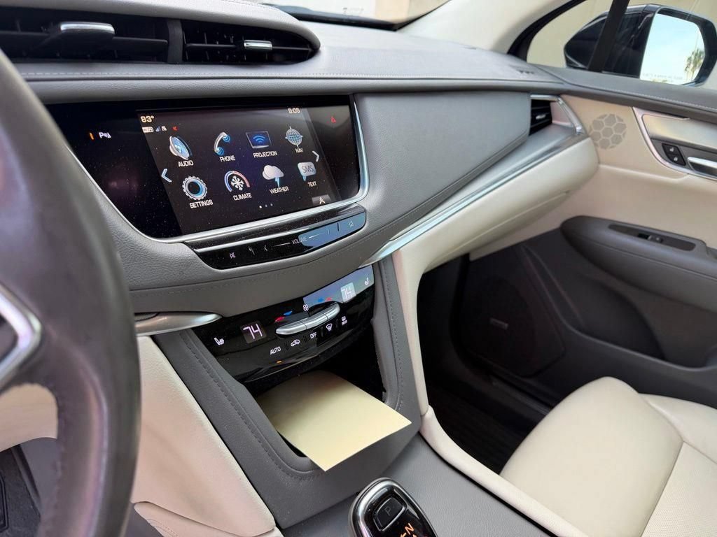 Used 2018 Cadillac XT5 Luxury w/ Driver Awareness Package FWD image 15