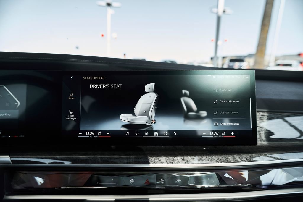 Used 2024 BMW 740i w/ Premium Package RWD image 43